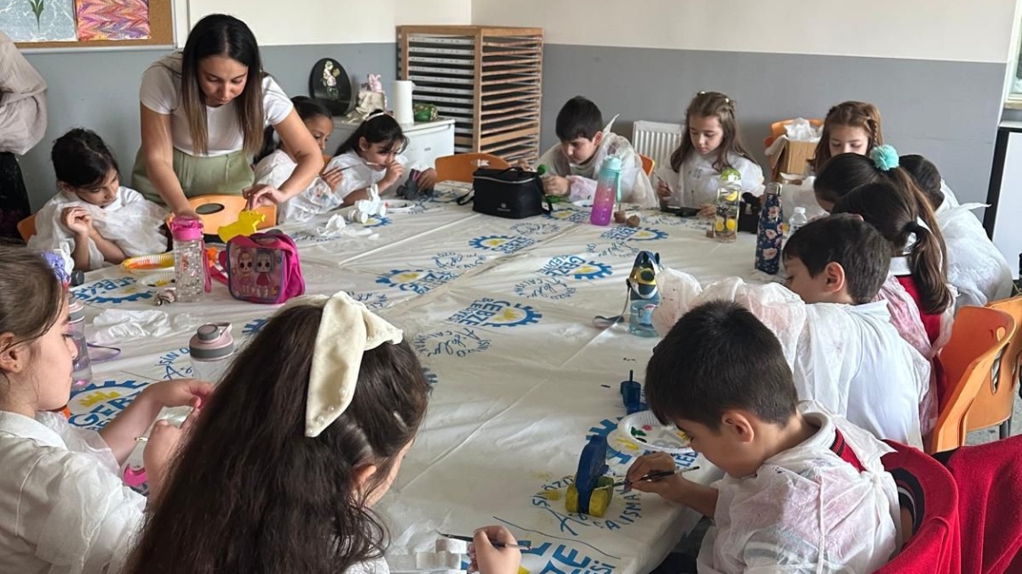 Öğrencilerimiz Ahşap Boyama Etkinliğinde Yeteneklerini Sergiledi!